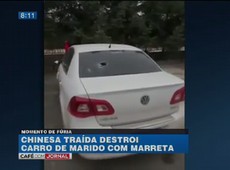 Chinesa traída destrói carro do marido