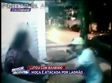 Jovem é abordada por assaltante e luta para não ser roubada