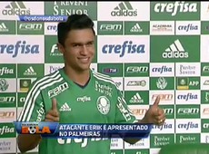 Erik é apresentado no Palmeiras: