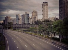 Fotógrafo retrata cotidiano de São Paulo vazia no primeiro dia do ano