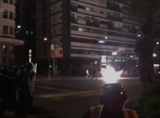 PM joga bombas para dispersar manifestantes no centro de SP