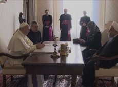 'Peo que reze por mim', diz lder do Ir ao papa Francisco no Vaticano