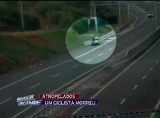 Vídeo mostra ciclistas sendo atropelados em estrada