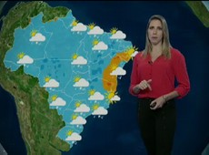 Tempo continua abafado nesta sexta-feira