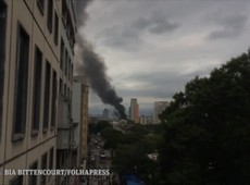 Incndio de grandes propores atinge shopping na regio do Brs, em SP
