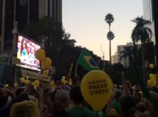 Manifestantes reagem ao voto