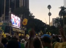 Manifestantes reagem ao voto