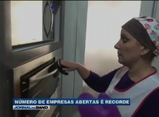 Com escassez de empregos, brasileiros empreendem para driblar a crise
