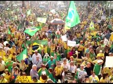 Grupos pedem sada definitiva de Dilma na avenida Paulista, em SP