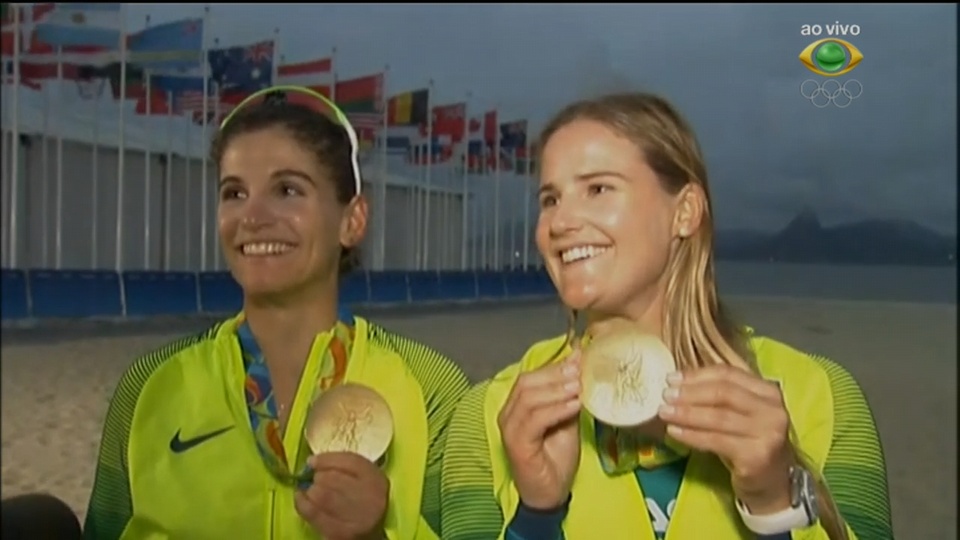 Martine Grael e Kahena Kunze conquistam bicampeonato olímpico em