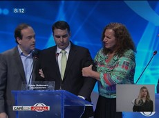 Filho de Bolsonaro tem mal-estar em debate