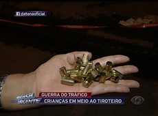 RJ: Crianças ficam no meio do tiroteio