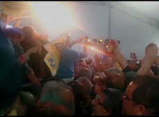 Militantes ovacionam Alckmin em festa no diretrio do PSDB