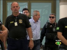 José Dirceu recebe perdão de pena, mas continuará preso
