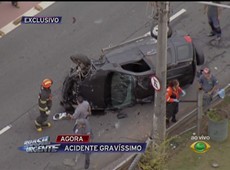 Carro capota em grave acidente de trânsito em São Paulo