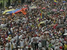 Multidão protesta contra Maduro na Venezuela
