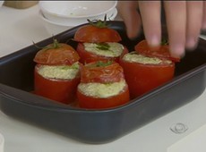 Tomates Assados Recheados com Pesto
