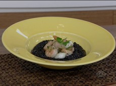 Arroz negro com frutos do mar