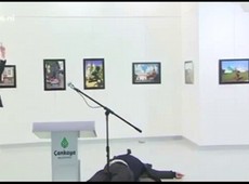 Atirador mata embaixador russo em galeria de arte na Turquia