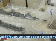 Homem é preso com dois fuzis de uso do exército