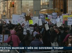 EUA: Protestos marcam um mês de governo Trump