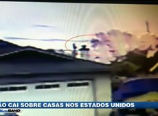 Avião pequeno cai sobre duas casas nos Estados Unidos