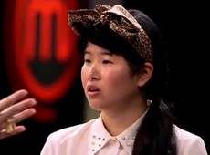 Yuko consegue avental, mas deixa Jacquin com a boca ardendo