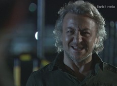 Ali defende Azad do inimigo de Ramiz