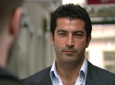 Ezel enfrenta neto de Ramiz