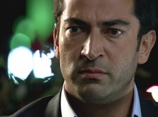 Ezel confessa que ainda ama Eysan