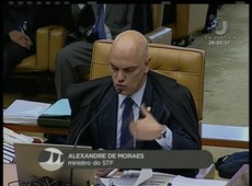 Alexandre de Moraes suspende operação da PF