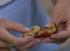 Arancini de Leonardo esfarela na mão de Paola