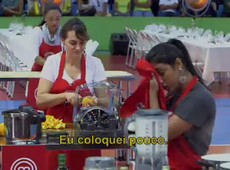 Nayane se queima com molho quente