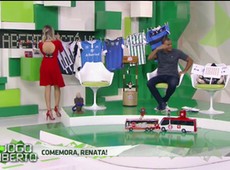 Renata Fan tira camisa do Timão do varal do Jogo Aberto