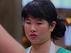 Yuko coloca flor na salada e Jacquin acha brega