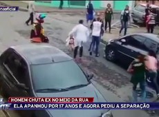 Homem chuta ex no meio da rua