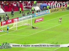 Rodinei cai nas graças da torcida do Flamengo