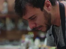 Victor e Nayane têm dificuldade com massa para sardinha