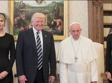 Papa pede que Trump trabalhe pela paz no mundo