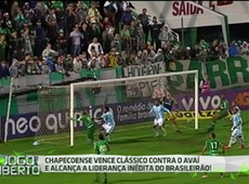 Chapecoense vence e assume liderança do Brasileirão
