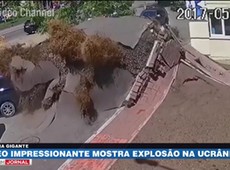 Asfalto explode na Ucrânia e abre cratera impressionante