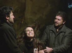Homens de Kenan encontram Eysan