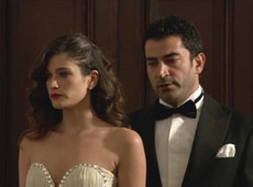 Ezel confessa a Bade que ainda sente algo por Eysan