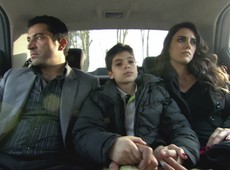 Ezel, Eysan e Yan passeiam juntos