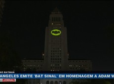 Los Angeles emite sinal do Batman em homenagem a Adam West