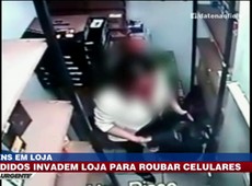 Bandidos invadem loja para roubar celulares
