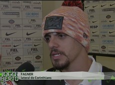Defendendo e atacando, Fagner se torna guerreiro do Timão
