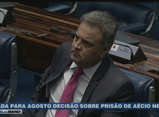 Decisão sobre prisão de Aécio é adiada para agosto