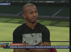 Lateral do Sevilla, Mariano elogia o elenco do Verdão