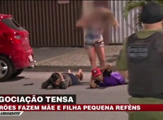 Ladrões fazem mãe e filha reféns